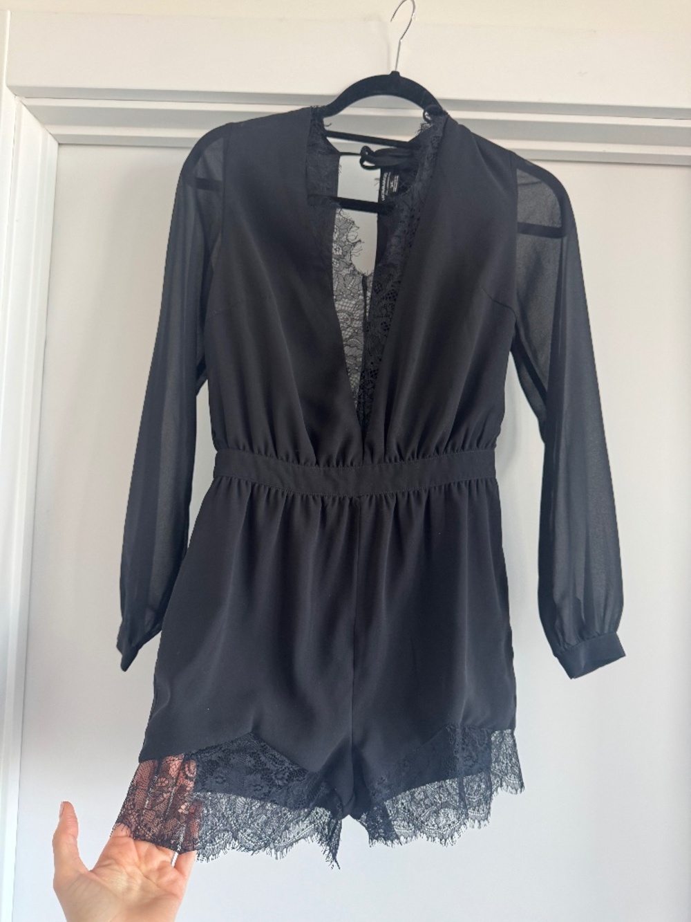 Black jumper long sleeve with lace trim